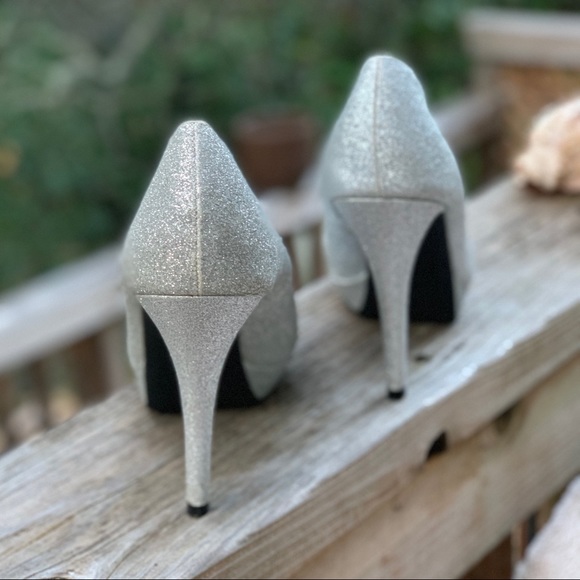 NIB Fioni Silver Sparkly open toe heels. 7 1/2 - Picture 4 of 7